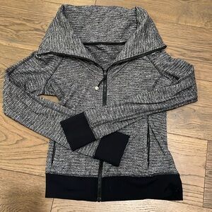 Lululemon textured collar jacket sz 6